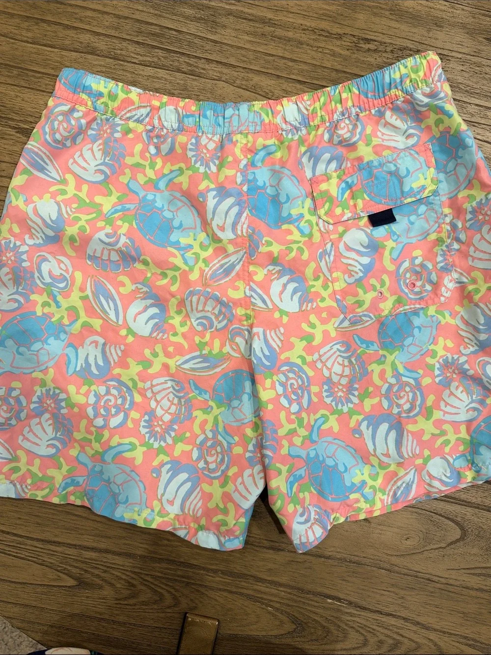 Men’s Vineyard Vines Coral Shell & Seafoam Swim Shorts Size M